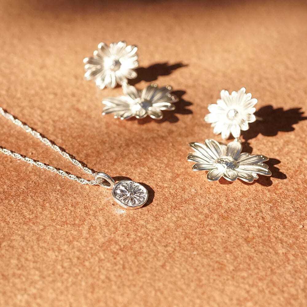 Daisy London Silver Daisy Flower Necklace - MococoDaisy LondonDBN02_SLVNecklaces