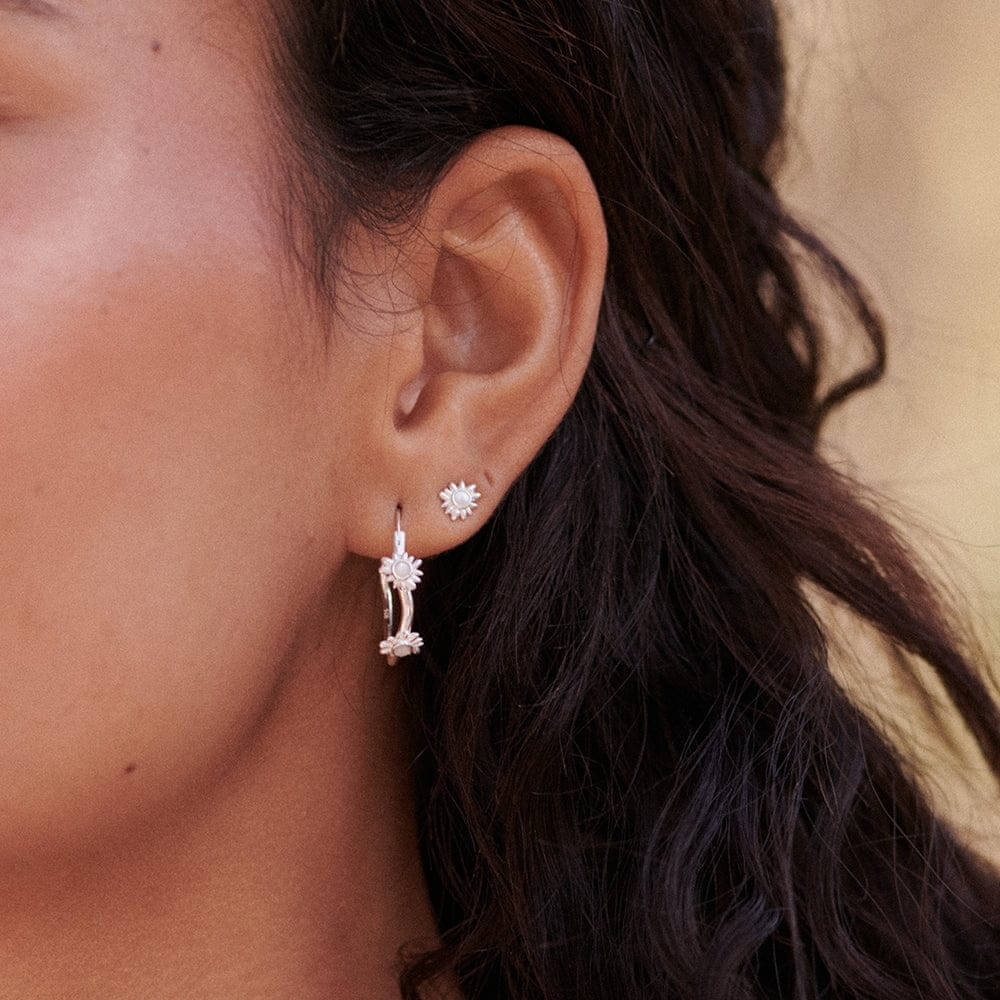Daisy London Silver Daisy Organic Mother Of Pearl Hoop Earrings - MococoDaisy LondonDBE02_SLVEarrings