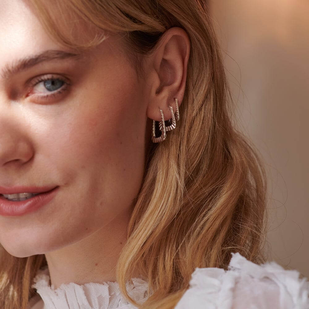 Daisy London Silver Midi Ridged Creole Hoop Earrings - MococoDaisy LondonE3111_SLVEarrings