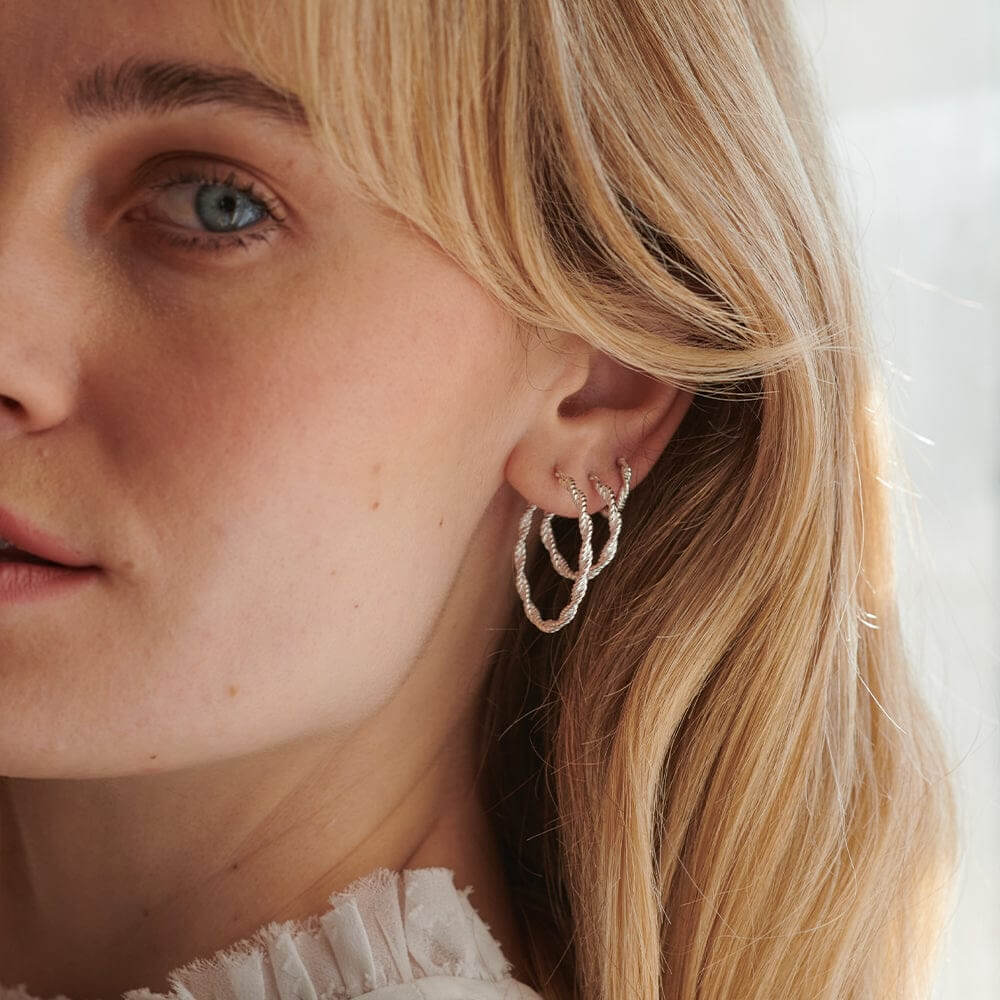 Daisy London Silver Midi Rope Twist Hoop Earrings - MococoDaisy LondonE3106_SLVEarrings