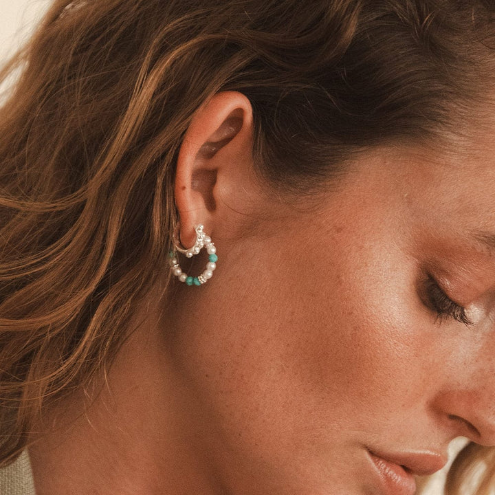 Daisy London Silver Mini Pearl Huggie Earrings - MococoDaisy LondonSE09_SLVEarrings