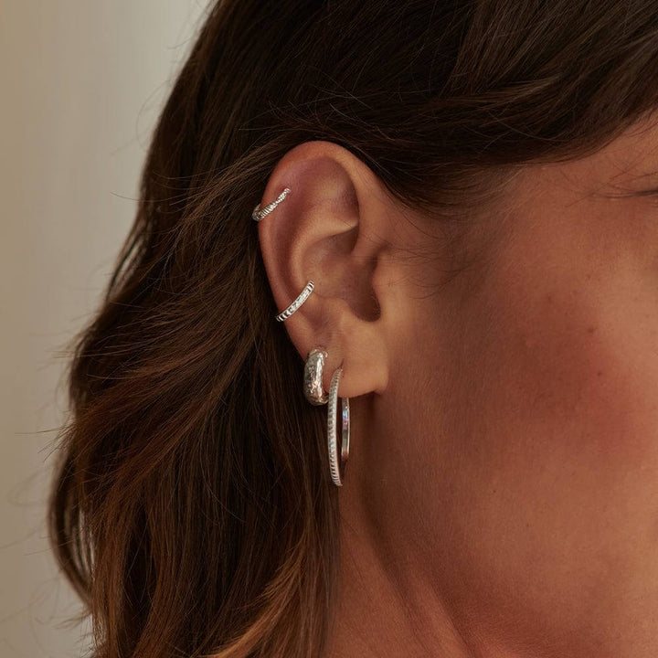 Daisy London Silver Mini Textured Hoop Earrings - MococoDaisy LondonE3113_SLVEarrings