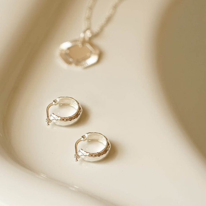 Daisy London Silver Mini Textured Hoop Earrings - MococoDaisy LondonE3113_SLVEarrings