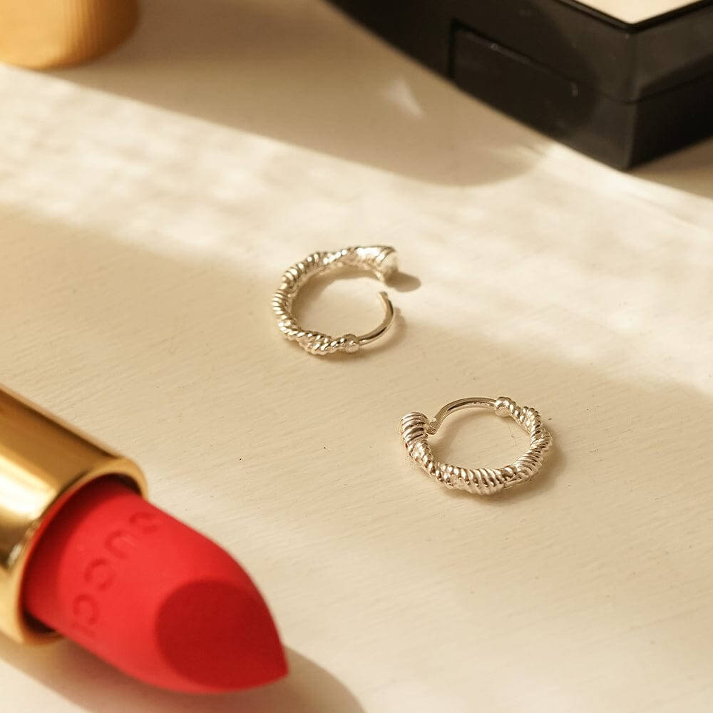 Daisy London Silver Rope Twist Huggie Hoop Earrings - MococoDaisy LondonE3107_SLVEarrings