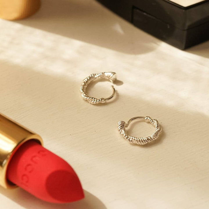 Daisy London Silver Rope Twist Huggie Hoop Earrings - MococoDaisy LondonE3107_SLVEarrings
