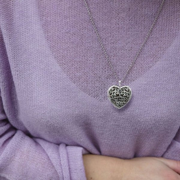 Hot Diamonds Silver Embracing Heart Locket - Large - MococoHot DiamondsDP6695055069034690Necklaces