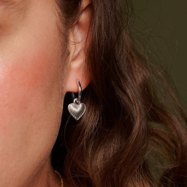 Hot Diamonds Silver Essence Heart Huggie Earrings - MococoHot DiamondsDE8215055069056050Earrings