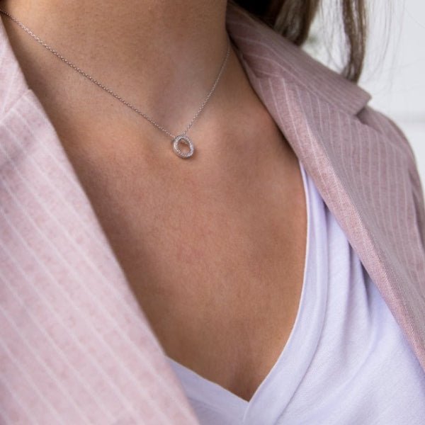 Hot Diamonds Silver Striking Circle Pendant - MococoHot DiamondsDP6615055069032238Necklaces