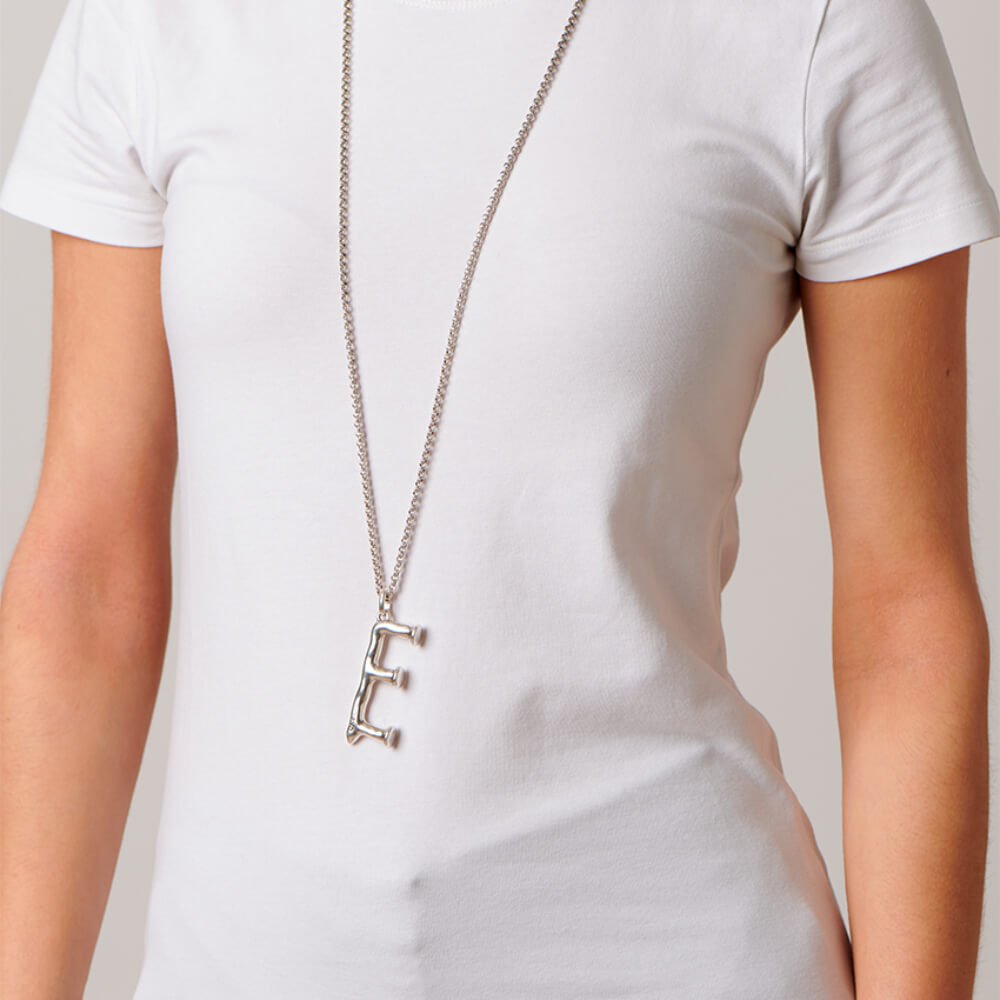 UNOde50 Sterling Silver - Plated Letter E Pendant - MococoUNOde50CHA0005MTL0000UCharms