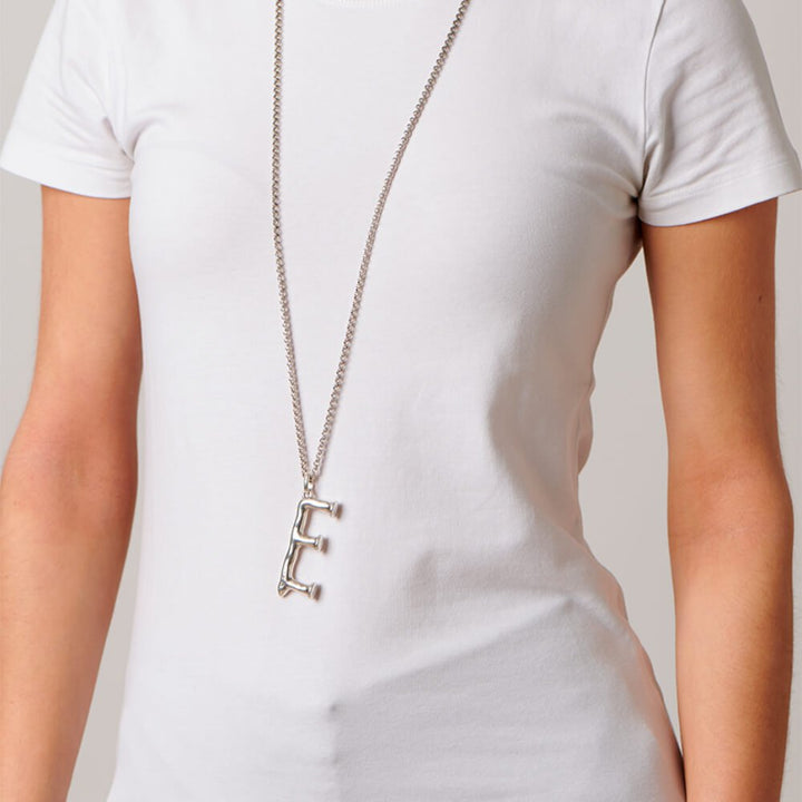 UNOde50 Sterling Silver - Plated Letter E Pendant - MococoUNOde50CHA0005MTL0000UCharms