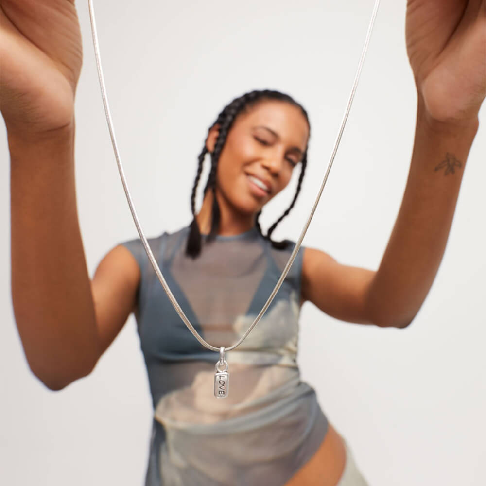 UNOde50 Sterling Silver - Plated The Word "Love" Charm - MococoUNOde50CHA0257MTL0000UCharms