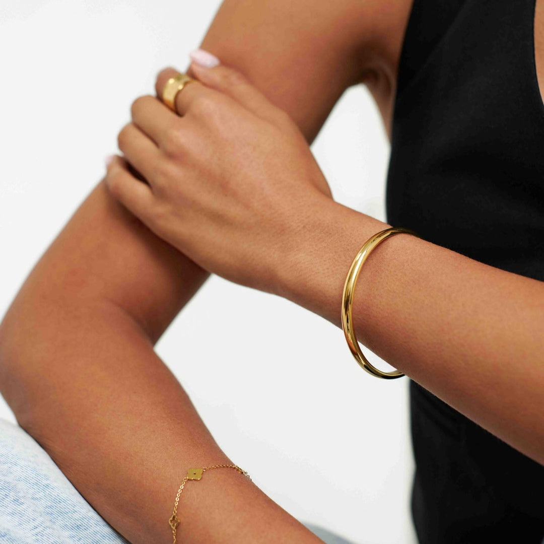 D.Louise Classic Chunky Gold Bangle - Mococo
