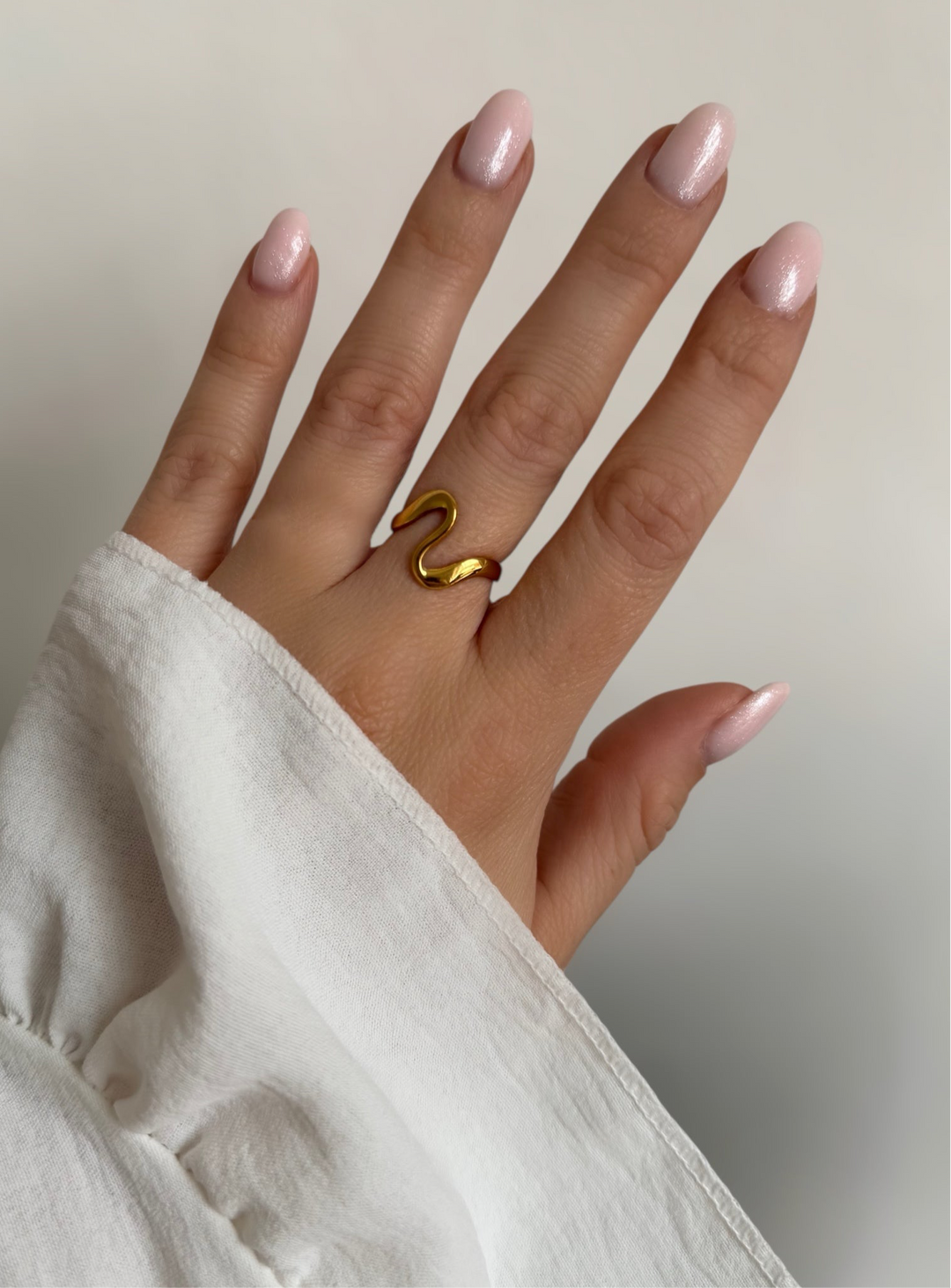 Mococo Essentials Gold Adjustable Curve Ring