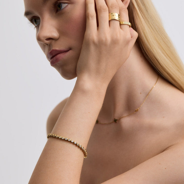 https://cdn.shopify.com/s/files/1/0481/1984/0936/files/Classic_bezel_tennis_bracelet_17.jpg?v=1750763068