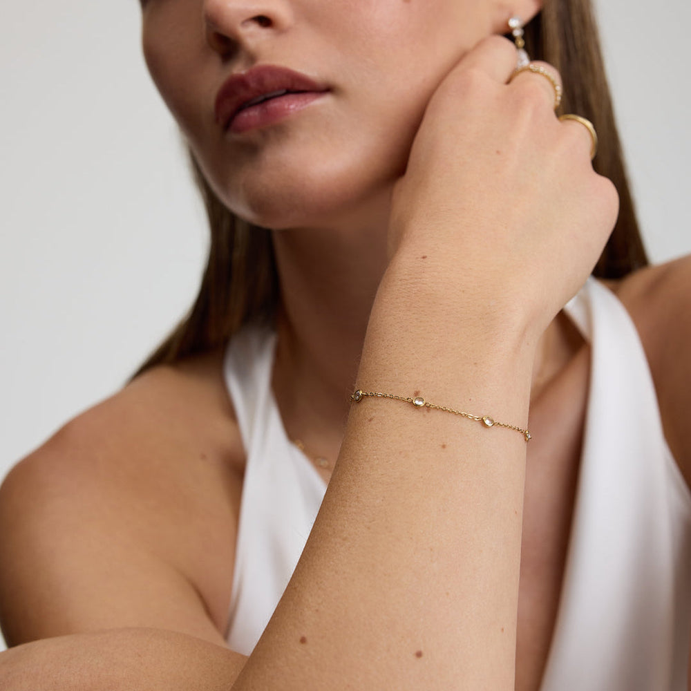D.Louise Multi Stone Chain Bracelet Gold - Mococo