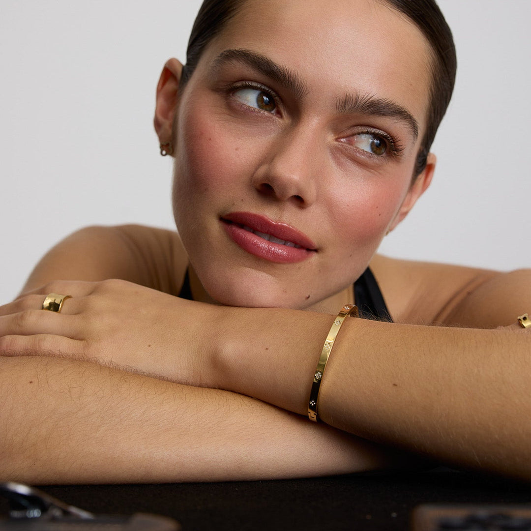 https://cdn.shopify.com/s/files/1/0481/1984/0936/files/Clover_Bangle_2049.jpg?v=1763034516