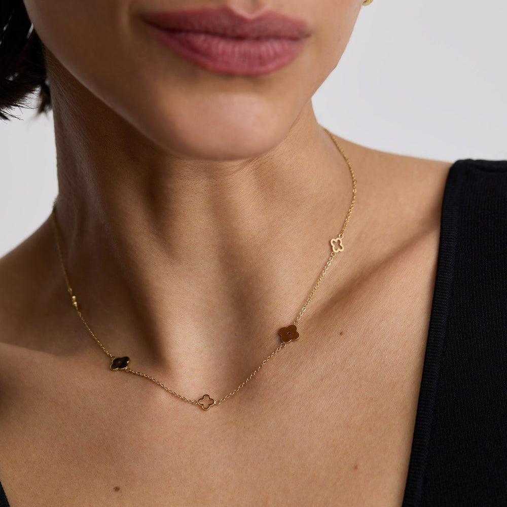 https://cdn.shopify.com/s/files/1/0481/1984/0936/files/Clover_necklace_-_117_1.jpg?v=1763883539