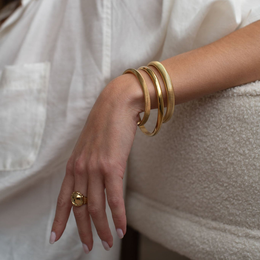 D.Louise Classic Chunky Gold Bangle - Mococo