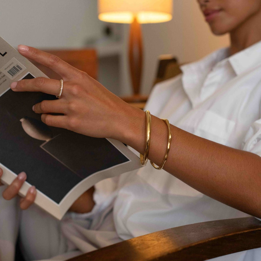 D.Louise Classic Chunky Gold Bangle - Mococo