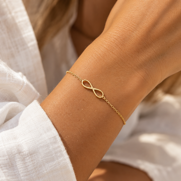 Mococo Fine 9ct Gold Infinity Bracelet