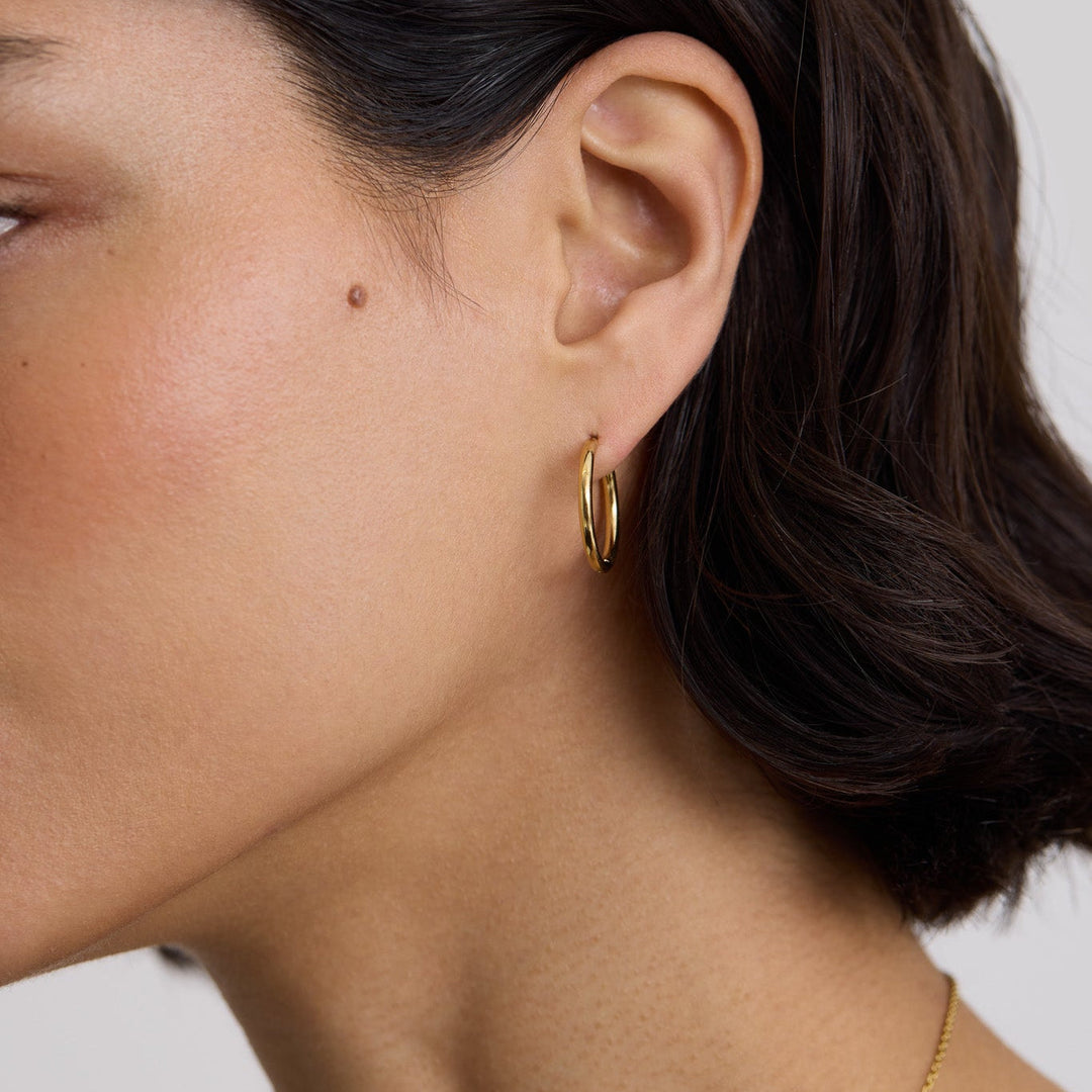 D.Louise Essential Earrings Small Gold - Mococo