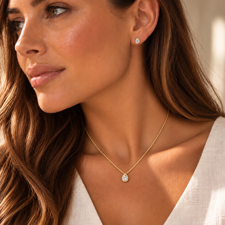 Mococo Fine 9ct Gold 1ct Teardrop Diamond Stud Earrings