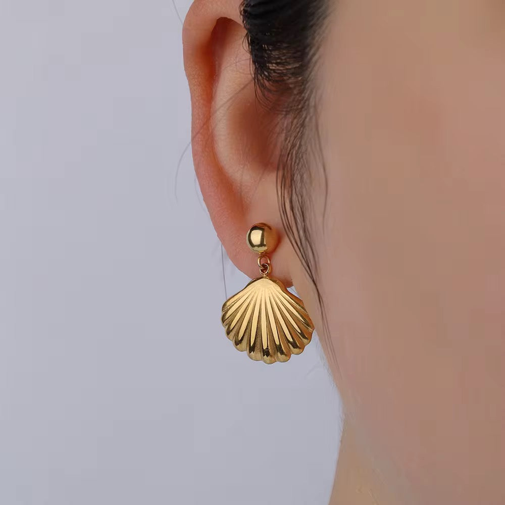 Mococo  Gold Dangle Shell Earrings