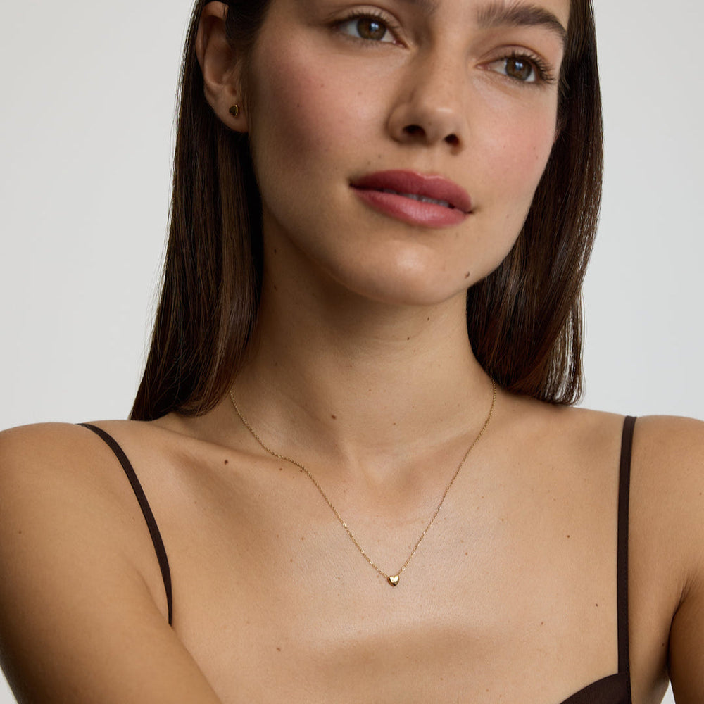 https://cdn.shopify.com/s/files/1/0481/1984/0936/files/Mini_heart_necklace_146_1.jpg?v=1762705850