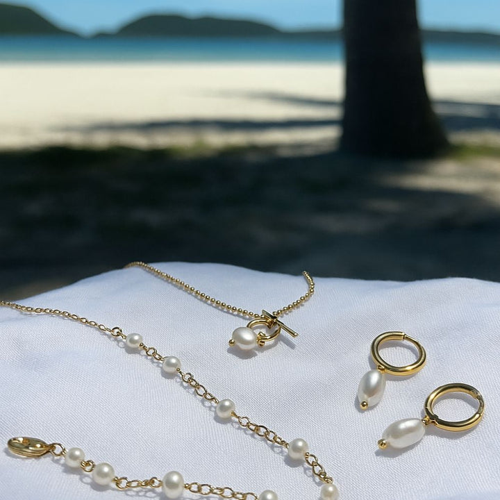 Mococo Essentials Gold Pearl Drop Sparkle Hoops