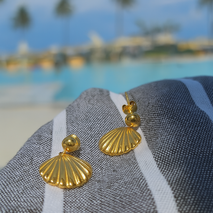 Mococo Essentials Gold Dangle Shell Earrings