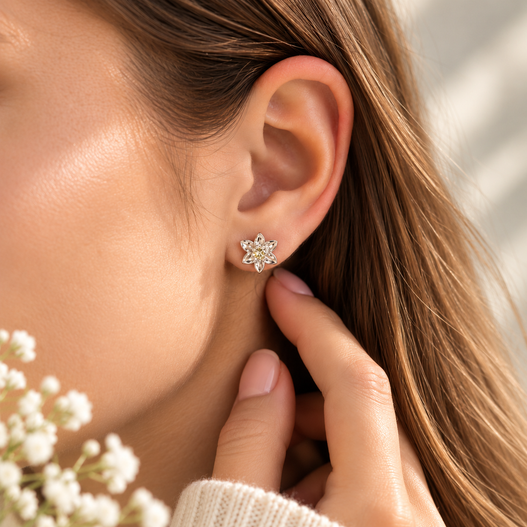 Ola Silver Daffodil Flower Earrings