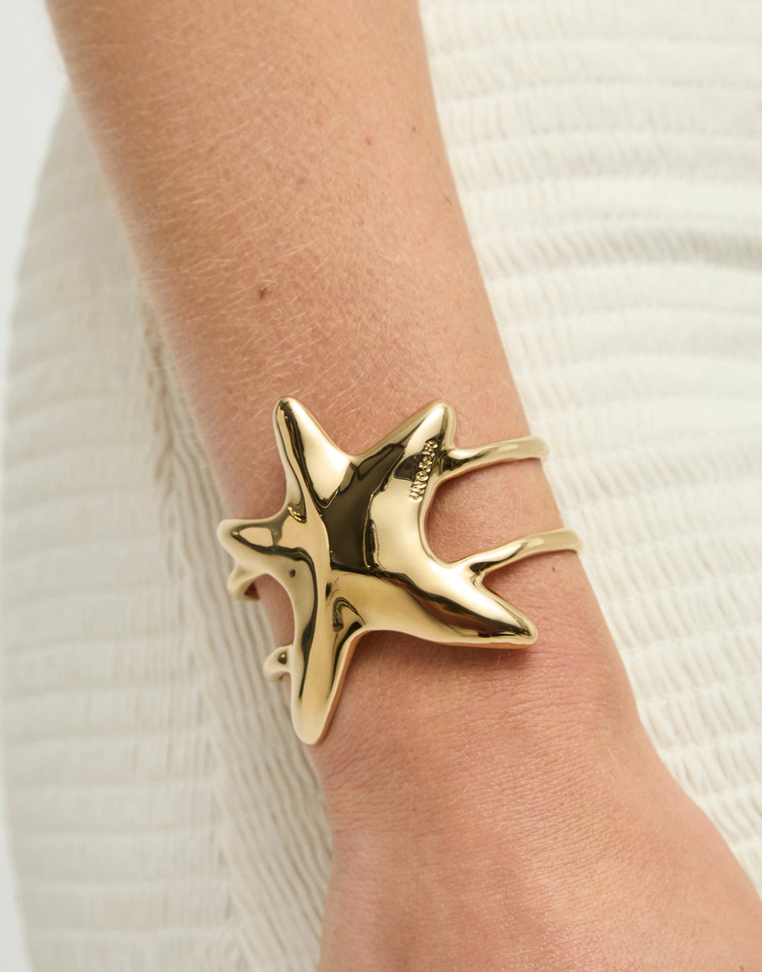 UNOde50 Starborn Bangle Bracelet with Starfish Gold-Tone