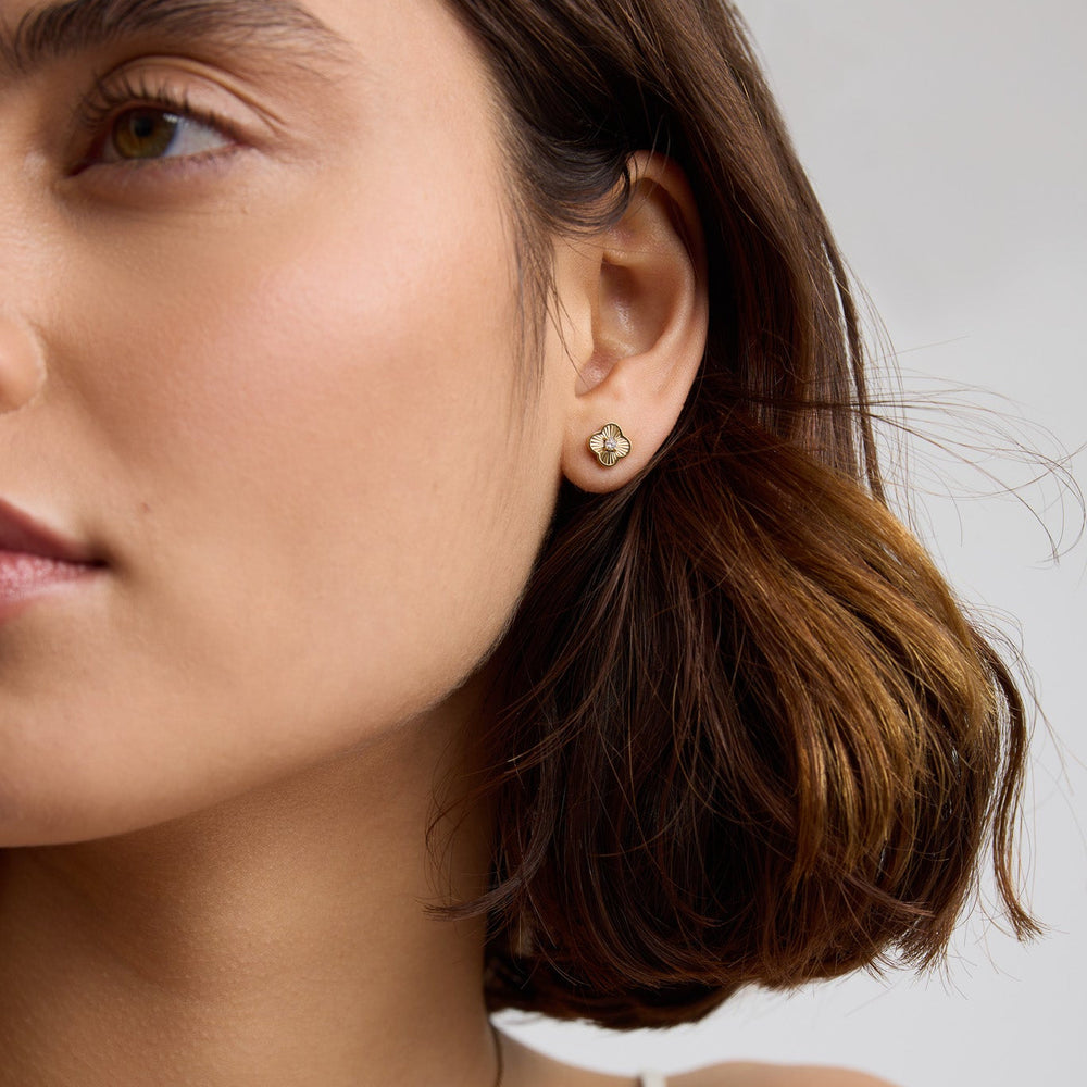 SK Trinket Pleated Clover Stud Earrings