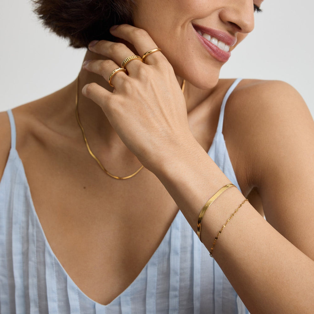 https://cdn.shopify.com/s/files/1/0481/1984/0936/files/Snake_bracelet_-2_1.jpg?v=1746713105