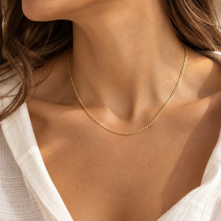 Mococo Fine 9ct Solid Gold Curb Chain Necklace