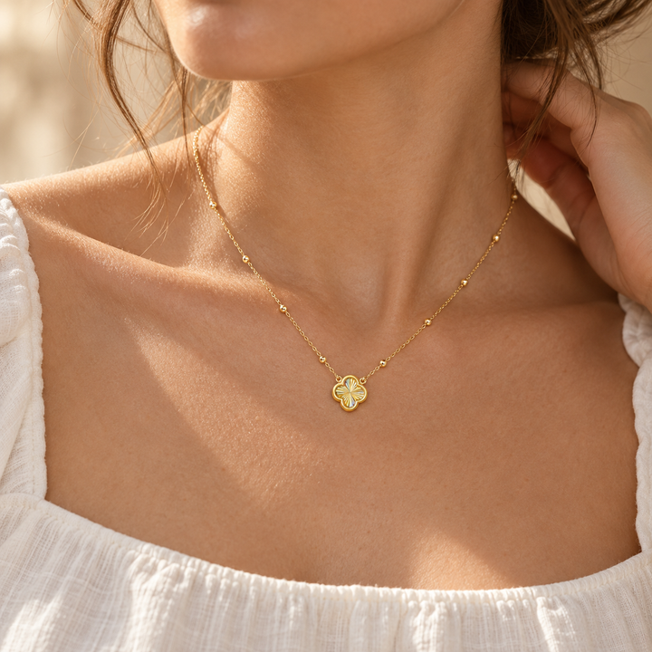 Mococo 9ct Gold Clover Necklace