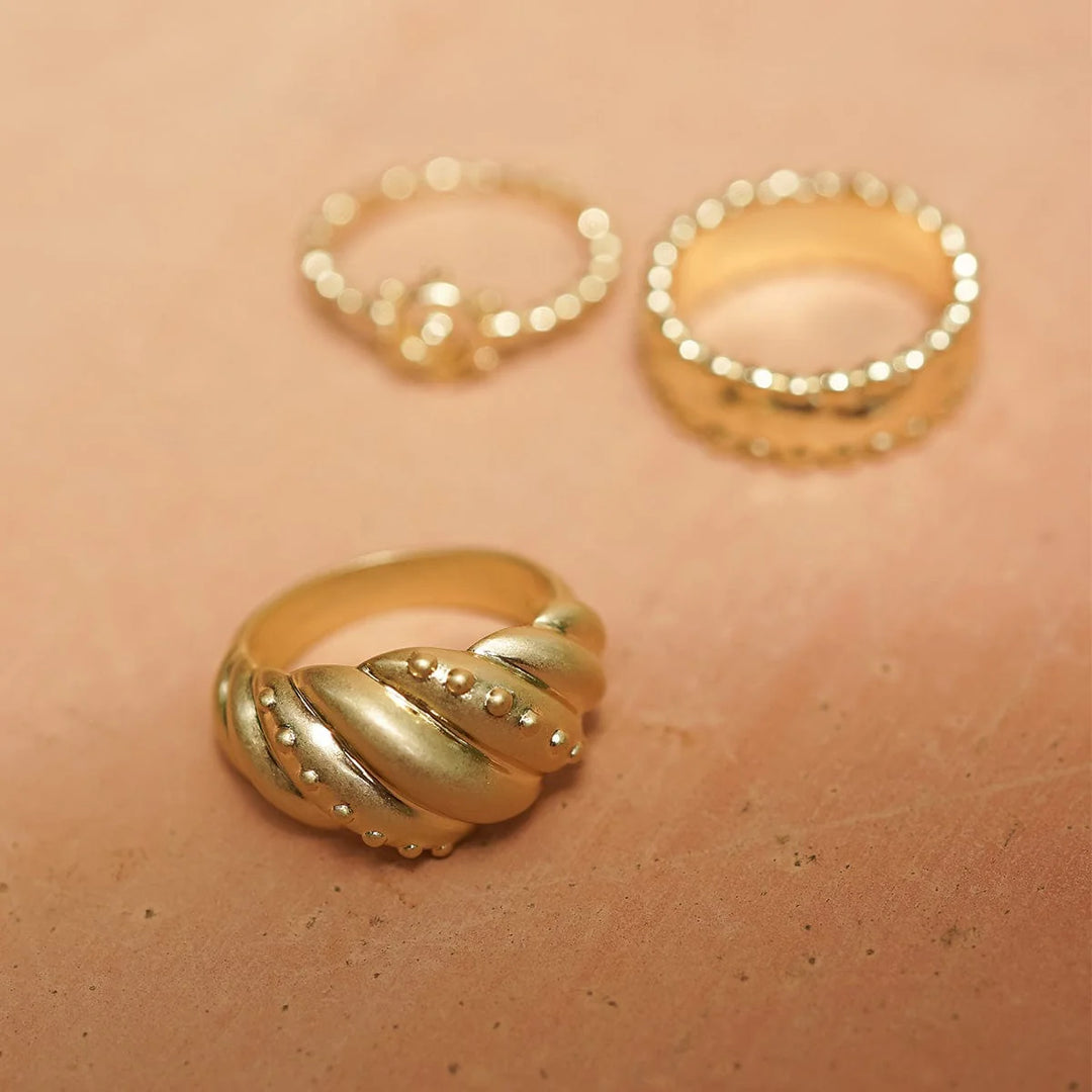 Daisy Amulet Dome Ring