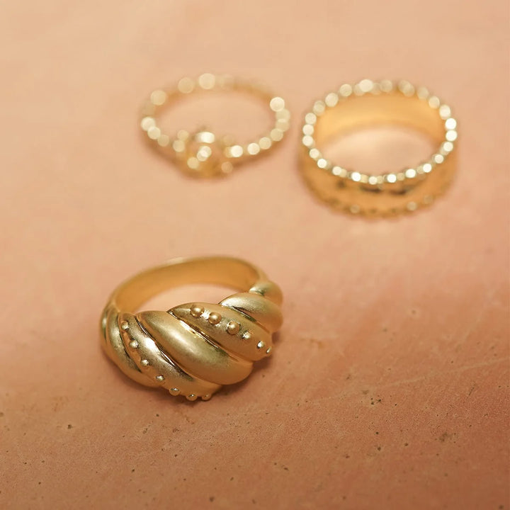 Daisy Amulet Dome Ring