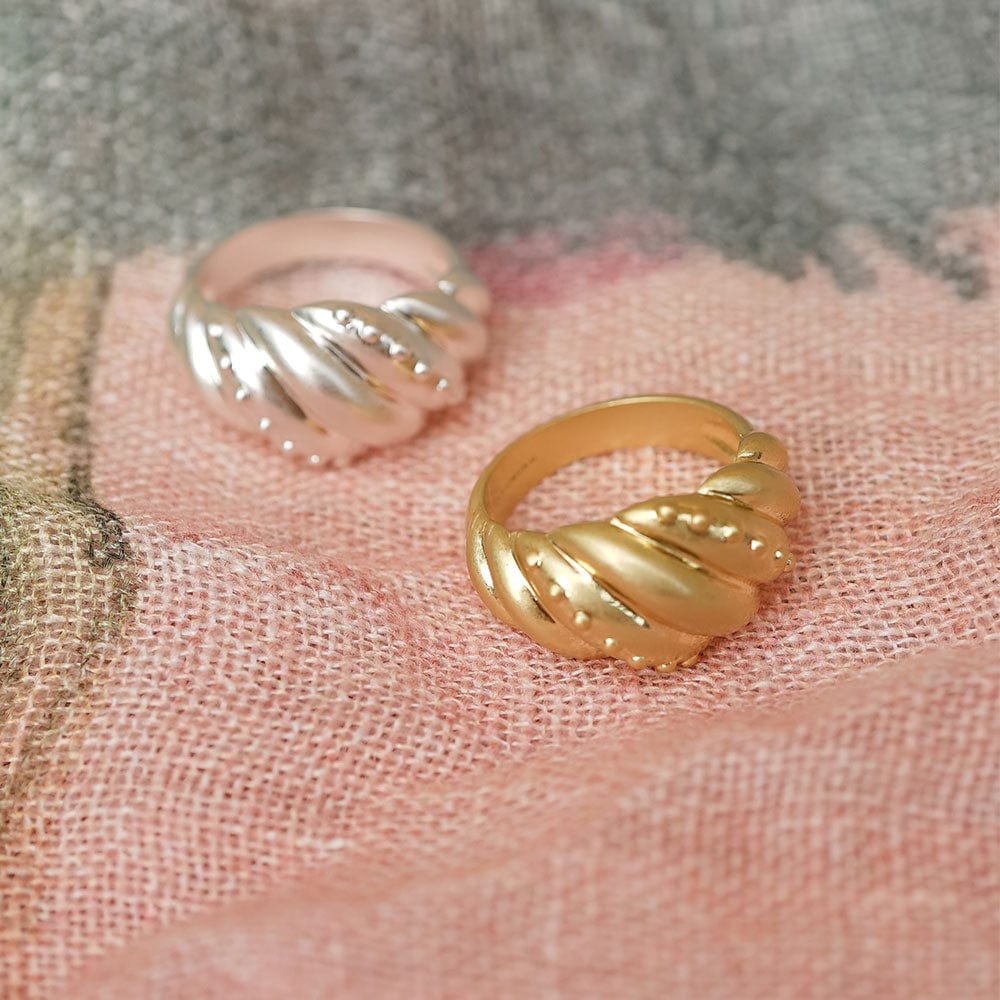 Daisy Amulet Dome Ring