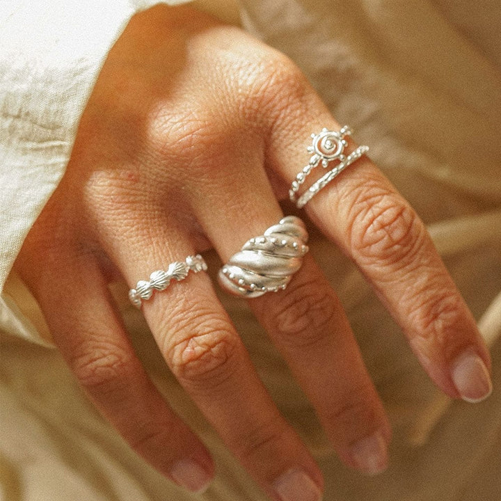 Daisy Amulet Dome Ring