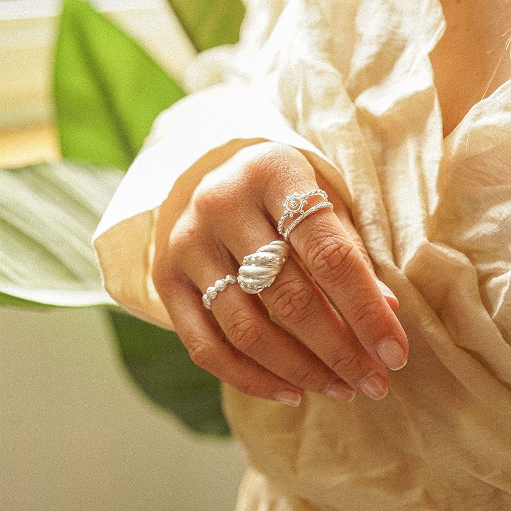 Daisy Amulet Dome Ring