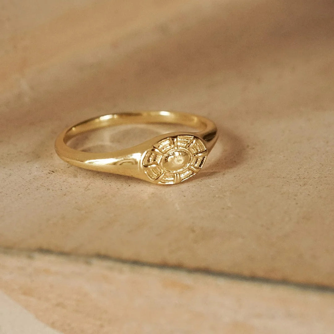 Daisy Apollo Signet Ring