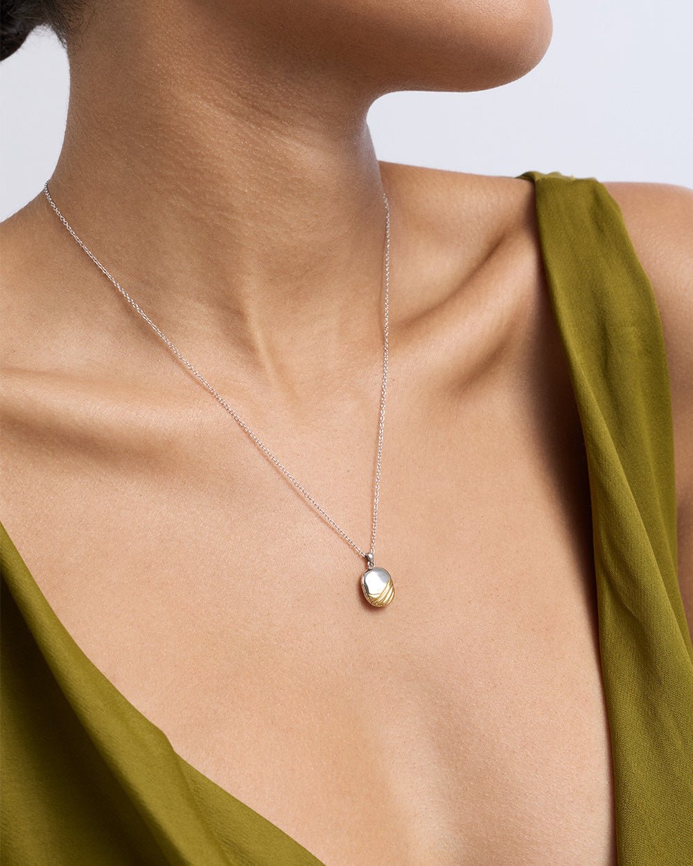 Astley Clarke Aurora Weave Mixed Metal Locket Necklace - MococoAstley Clarke62041MMUNOS5060504751803Necklaces