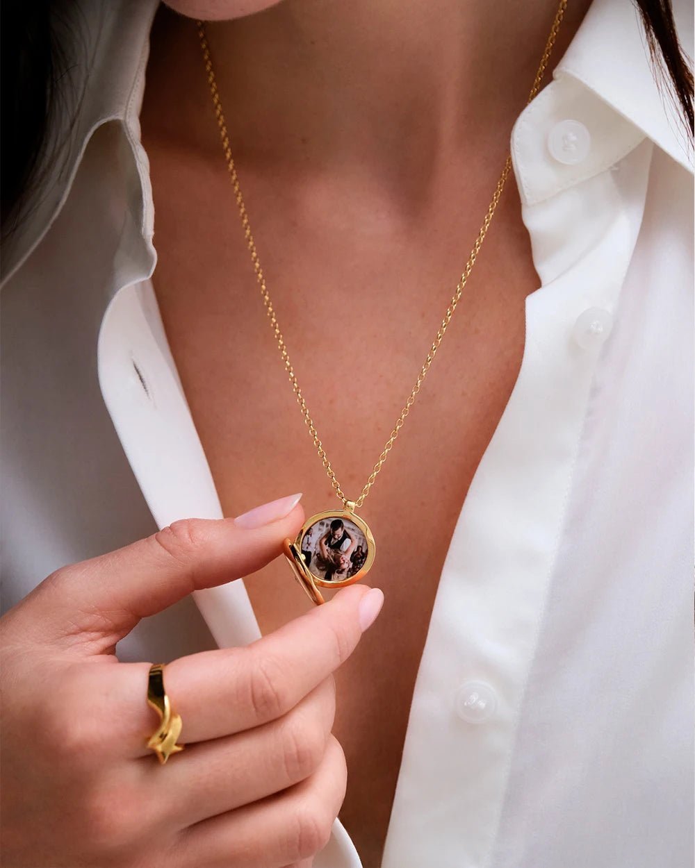 Astley Clarke Gold Biography Medium Locket Necklace - MococoAstley Clarke42044YNONOS-22-24"Necklaces