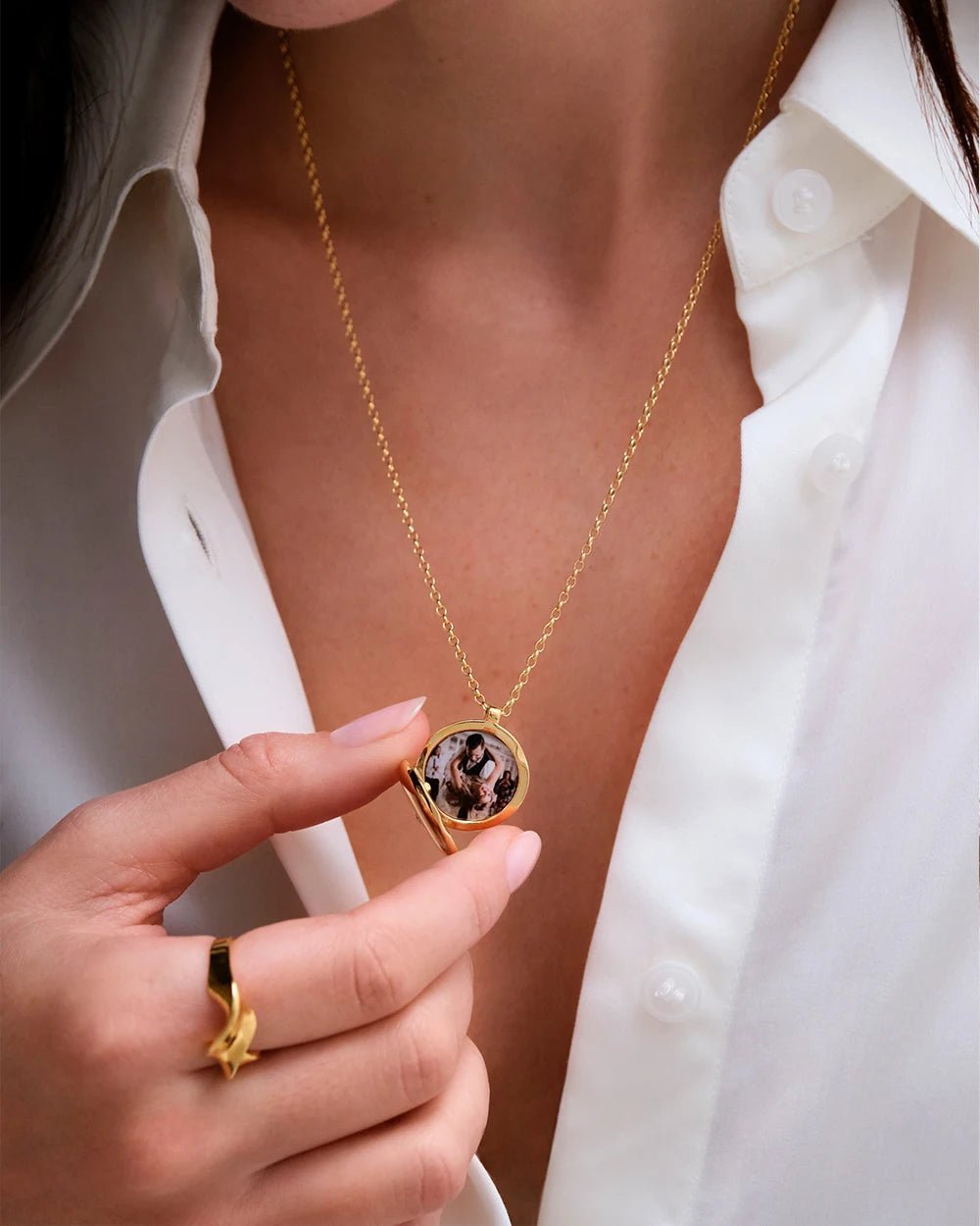 Astley Clarke Gold Biography Medium Locket Necklace - MococoAstley Clarke42044YNONOSNecklace