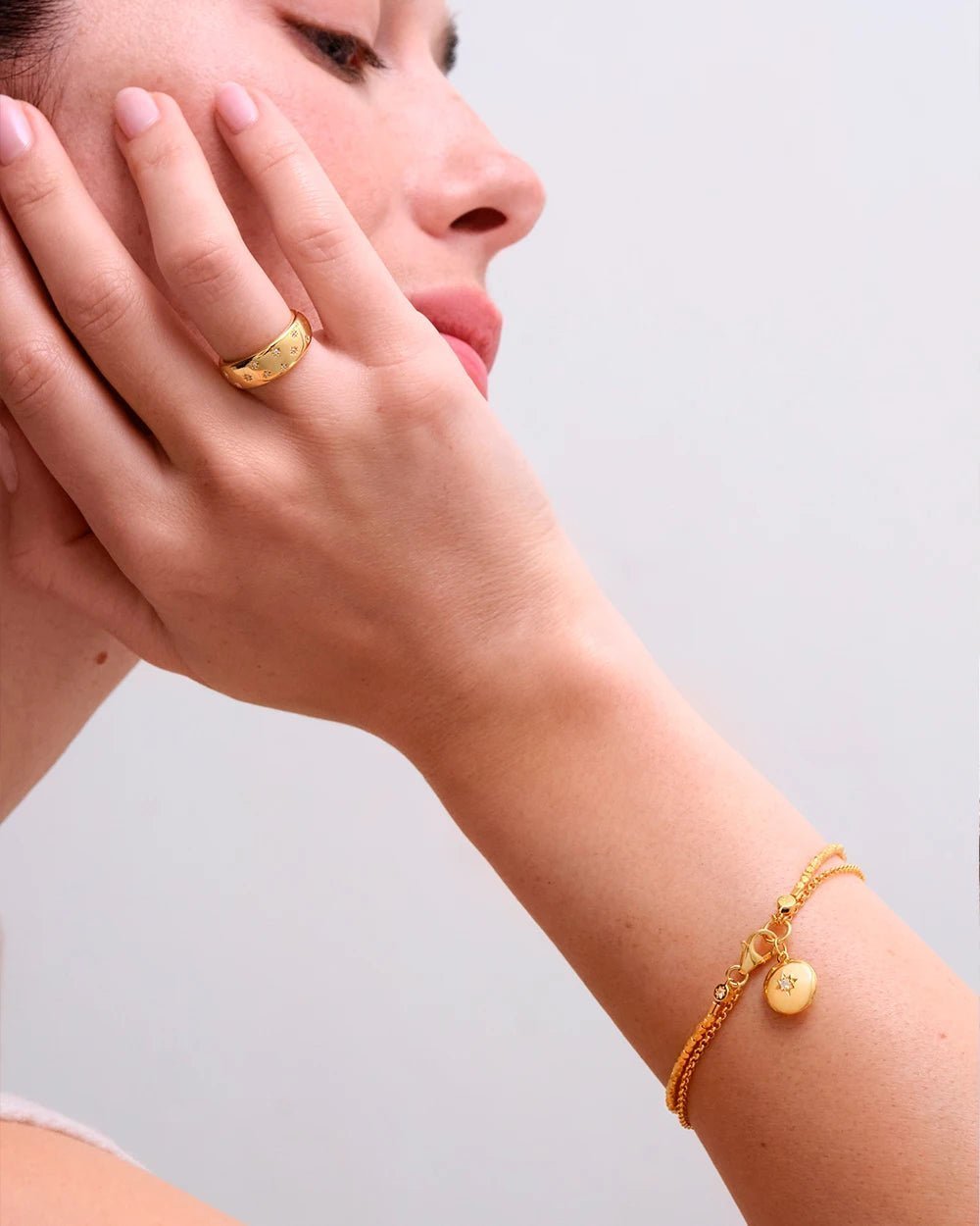 Astley Clarke Gold Star-Set Locket Bracelet - MococoAstley Clarke46035YNOBOSBracelets