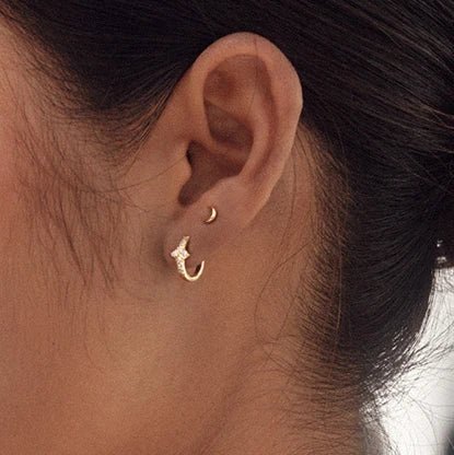 Astley Clarke Luna Light Huggie Hoop Earrings - Gold Vermeil &amp; White Sapphires - MococoAstley Clarke57048YNOEOSEarrings