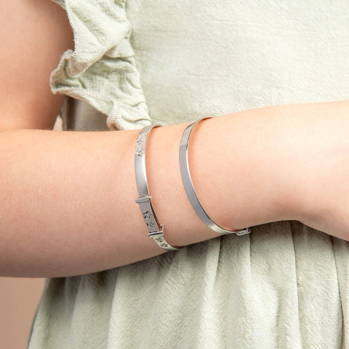 https://gb.geckojewellery.com/cdn/shop/files/b4322_b5060_feature_model_1.jpg?v=1758703952&amp;width=1200