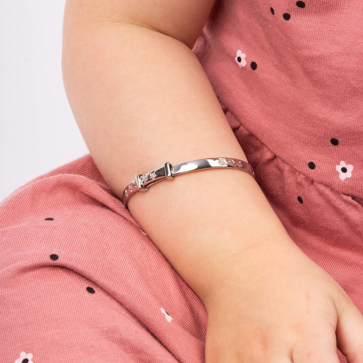 https://gb.geckojewellery.com/cdn/shop/files/b4322_model.jpg?v=1758703858&amp;width=1200