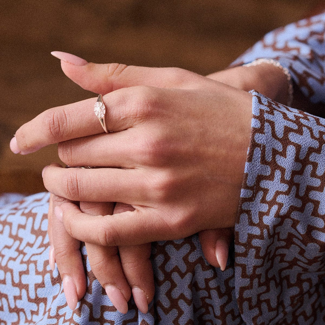 Daisy Apollo Signet Ring - MococoDaisy LondonRR02_SLVRings